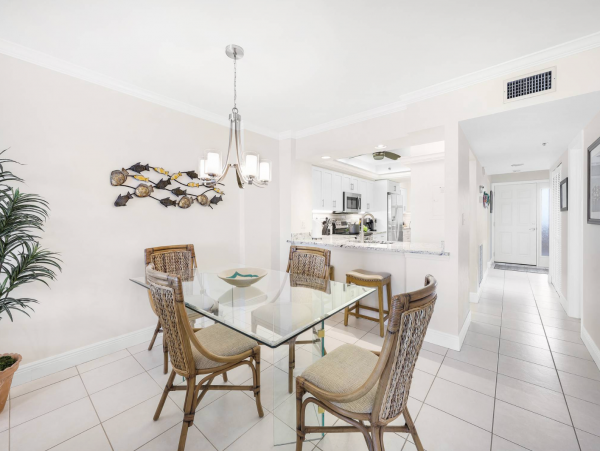 On Beach Vacation Condo Two Bedrooms in Marco Marco Island